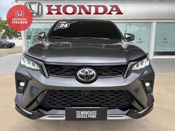 TOYOTA HILUX SW4 2.8 D-4D TURBO DIESEL DIAMOND 7L 4X4 AUTOMÁTICO